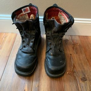 Mens black leather brush safety boots. Laces needed.